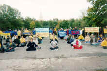 2001-9-30-moscow-picket-2.jpg (60793 bytes)