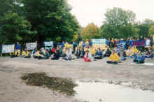 2001-9-30-moscow-picket-3.jpg (63172 bytes)