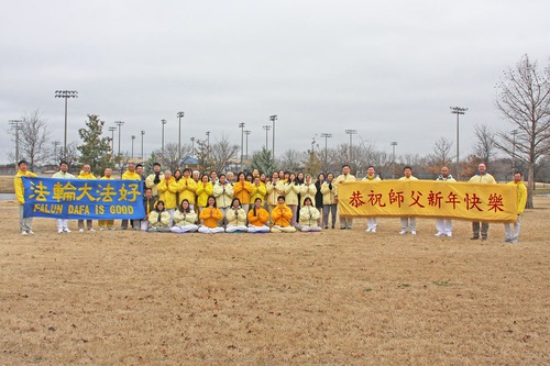 Image for article Texas: Falun Dafa Practitioners in Dallas Respectfully Wish Master Li Hongzhi a Happy Chinese New Year