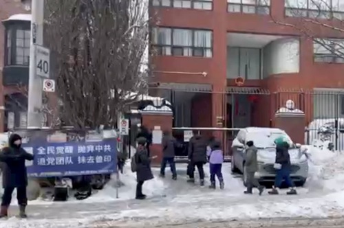 Image for article Toronto: Helping People Quit the CCP Outside the Chinese Consulate