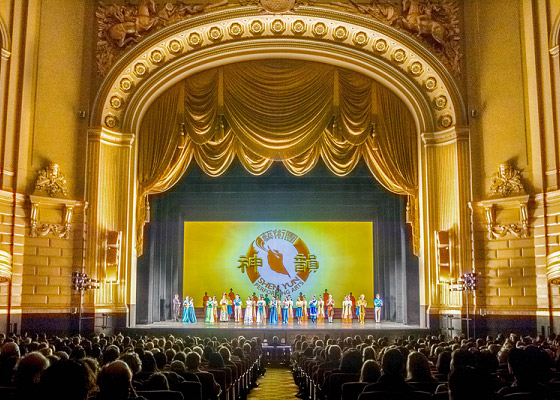 Image for article Chinese Audience Finds Hope and Deep Meaning in Shen Yun