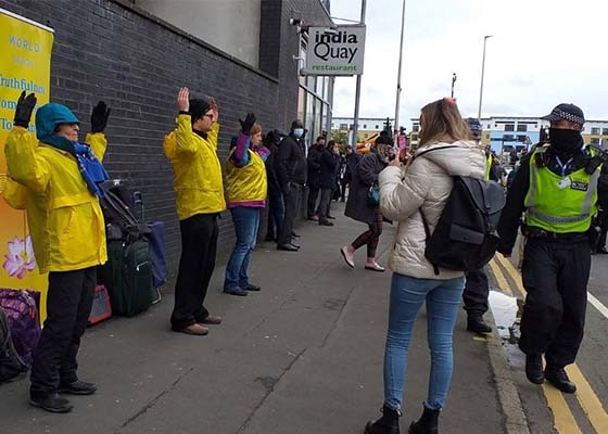 Image for article Glasgow: Raising Awareness of Falun Dafa at the COP26 Conference