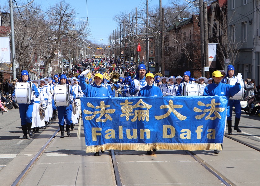 Image for article Toronto, Canada: Falun Dafa Shines in Easter Parade