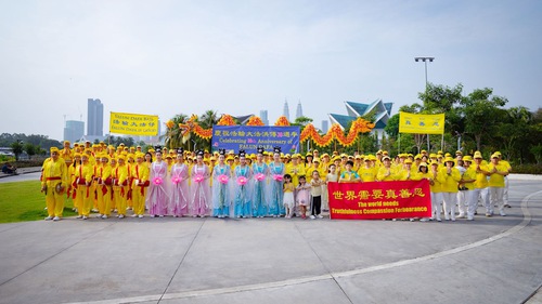 Image for article Malaysia: Practitioners Celebrate the 30th Anniversary of Falun Dafa’s Introduction and Wish Master Happy Birthday