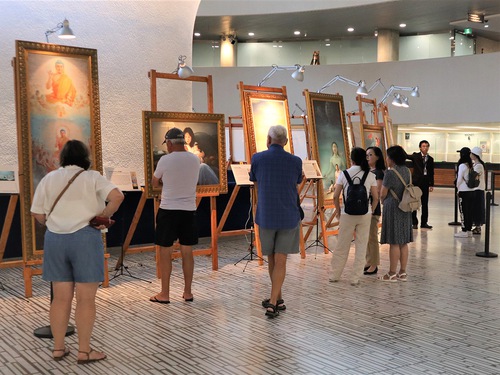 Image for article Toronto, Canada: Art of Zhen Shan Ren International Art Exhibition Touches Visitors’ Hearts