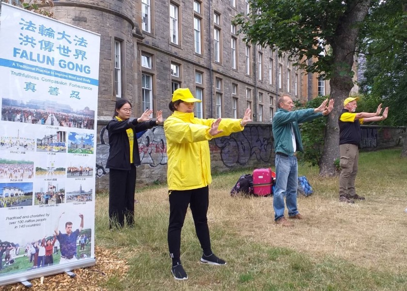 Image for article Edinburgh, Scotland: Falun Dafa Practitioners Mark 23rd Anniversary of Peaceful Resistance