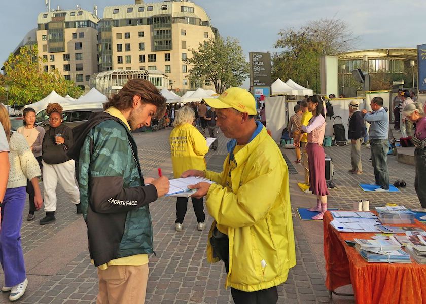 Image for article Paris, France: Outdoor Activities Draw Support for Ending the Persecution of Falun Gong in China