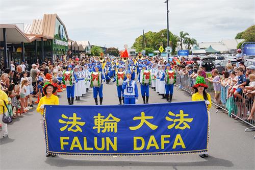 Image for article New Zealand: Falun Gong Practitioners Participate in 20 Christmas Parades and Win Recognition