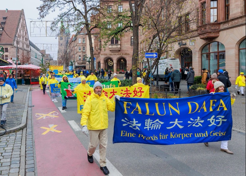 Image for article Nuremberg, Germany: People Voice Support for Falun Dafa in Human Rights Day Parade