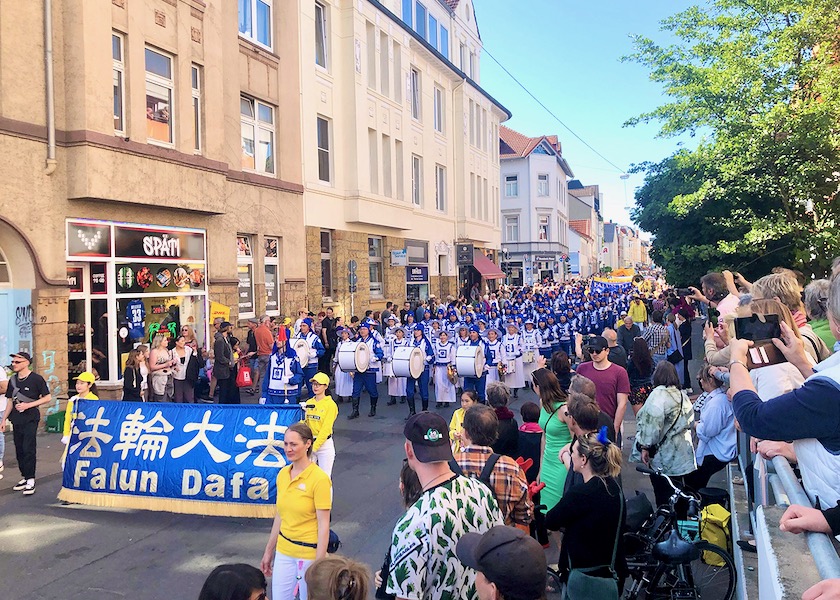 Image for article Bielefeld, Germany: Falun Dafa Well Received at Cultural Festival