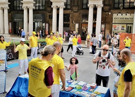 Image for article Bologna, Italy: People Support Falun Dafa Practitioners’ Efforts to End the Persecution