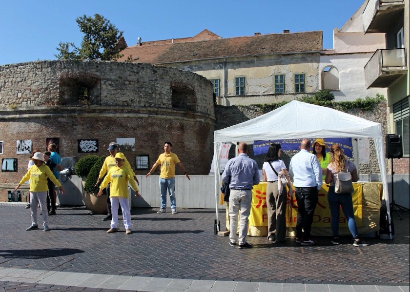 Image for article Hungary: Introducing Falun Dafa in the City of Sopron
