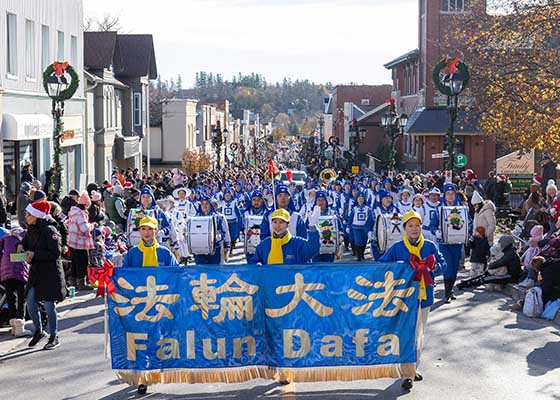 Image for article Toronto, Canada: Tian Guo Marching Band Shines in Three Christmas Parades