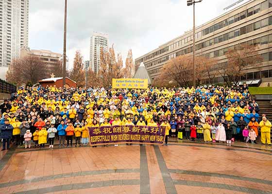 Image for article Toronto, Canada: Falun Dafa Practitioners Express Gratitude for Their Many Blessings and Wish Their Founder Happy New Year