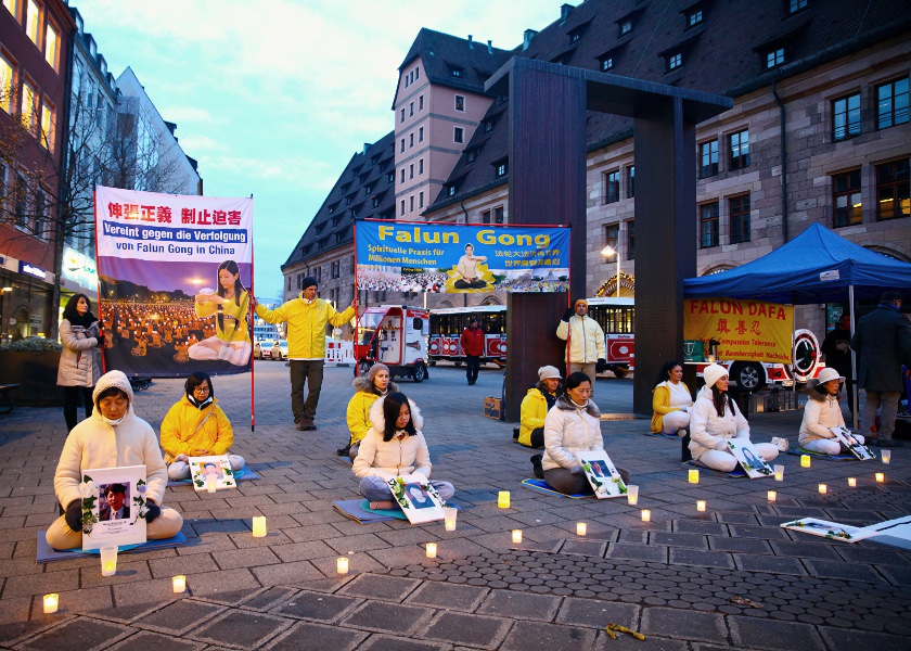 Image for article Germany: Practitioners Hold Event in Nuremberg on International Human Rights Day to Tell People About the Persecution