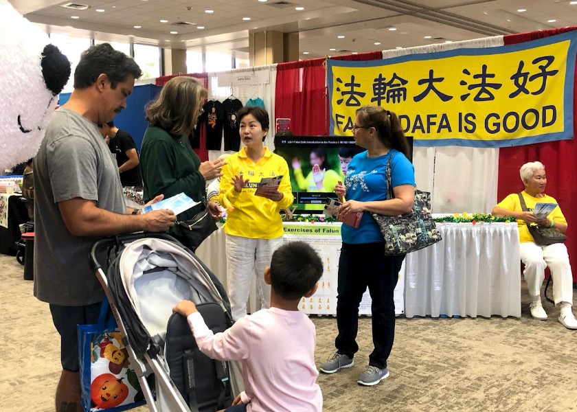 Image for article Hawaii, U.S.A.: Falun Dafa Welcomed at Christmas Marketplace