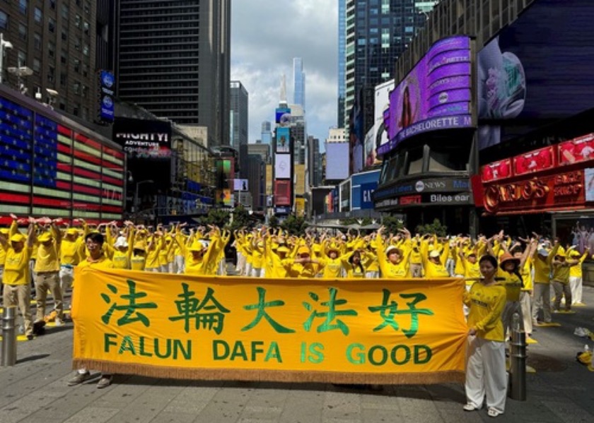 Image for article People in New York Praise Falun Dafa During Event on Times Square