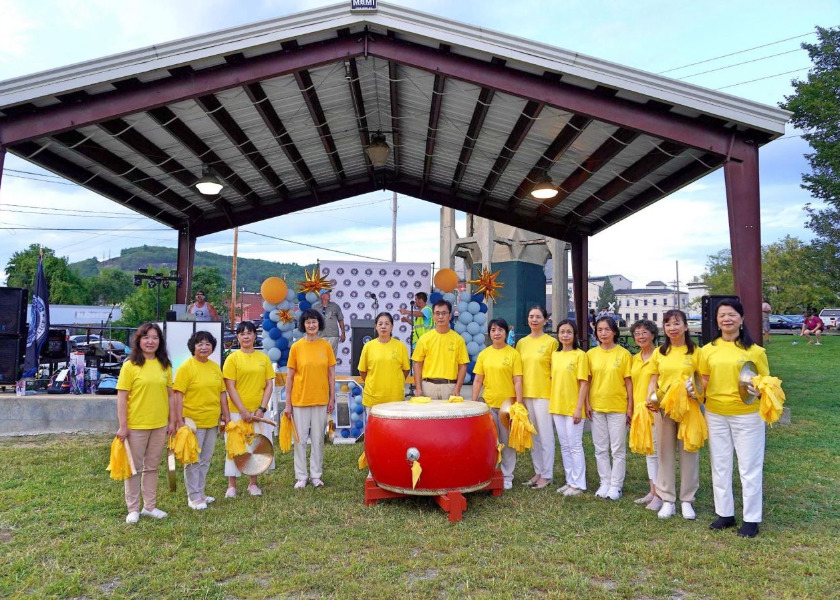 Image for article Falun Dafa Welcomed at “National Night Out Against Crime” in Upstate New York