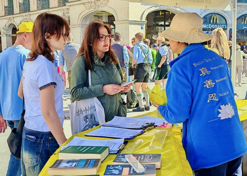 Image for article Germany: People Condemn the Persecution of Falun Dafa at Activities in Munich