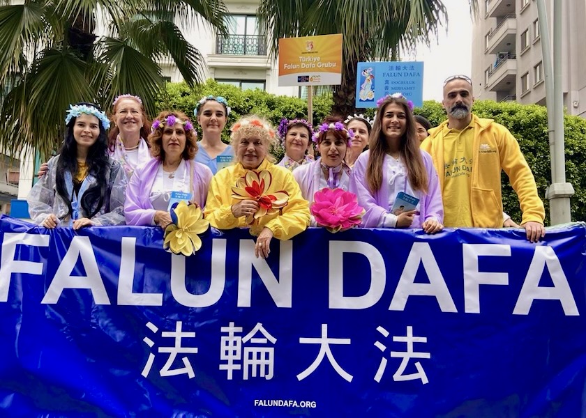 Image for article Turkey: Falun Dafa Welcomed at the 13th Orange Blossom Festival
