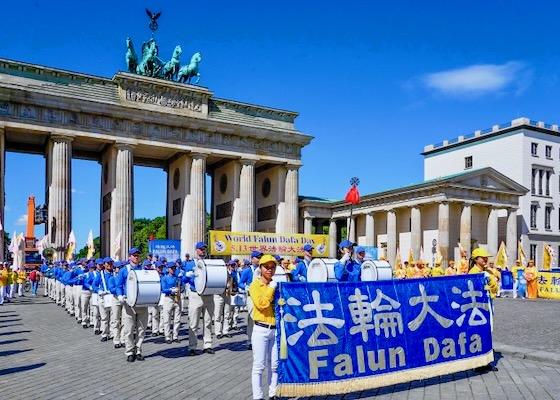 Image for article Berlin: Celebrating World Falun Dafa Day and Truthfulness-Compassion-Forbearance