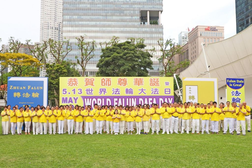 Image for article Singapore: Practitioners Thank Master Li During World Falun Dafa Day Celebrations