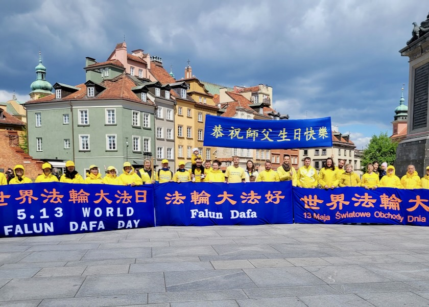 Image for article Poland: Practitioners in Warsaw Celebrate World Falun Dafa Day