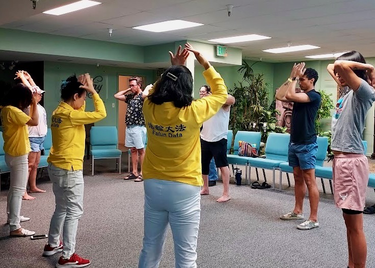 Image for article Arizona, USA: Introducing Falun Dafa at the West Valley Wellness Expo