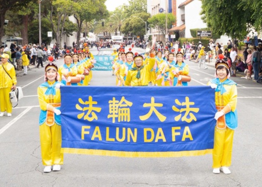 Image for article California, USA: City Councilors Praise Falun Dafa at Cherry Festival Parade