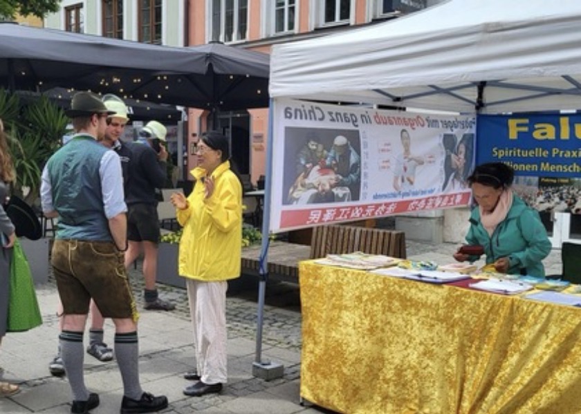 Image for article Ingolstadt, Germany: Introducing Falun Dafa to the public
