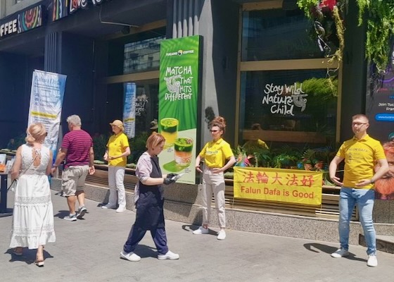 Image for article Romania: People Condemn the Persecution of Falun Dafa During Events in Bucharest and Constanța