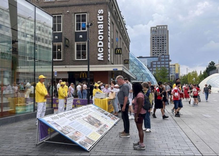 Image for article The Netherlands: Falun Dafa Well Received By the Public During Event