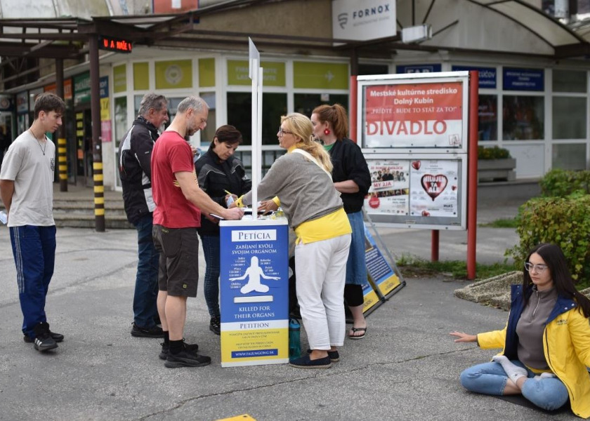 Image for article Falun Dafa Petition Drive Gathers Public Support Throughout Slovakia