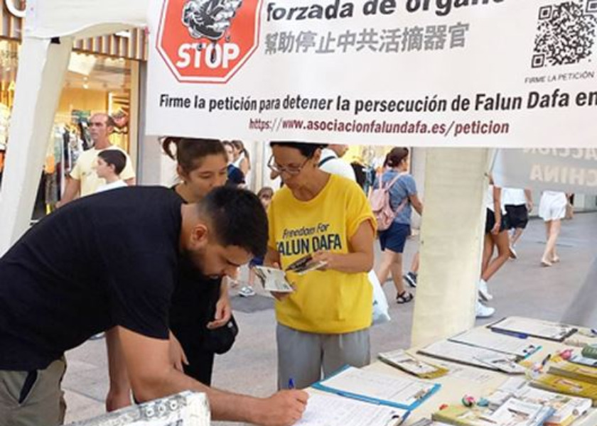 Image for article Spain: Raising Awareness about Falun Dafa in the Tourist City of Lleida