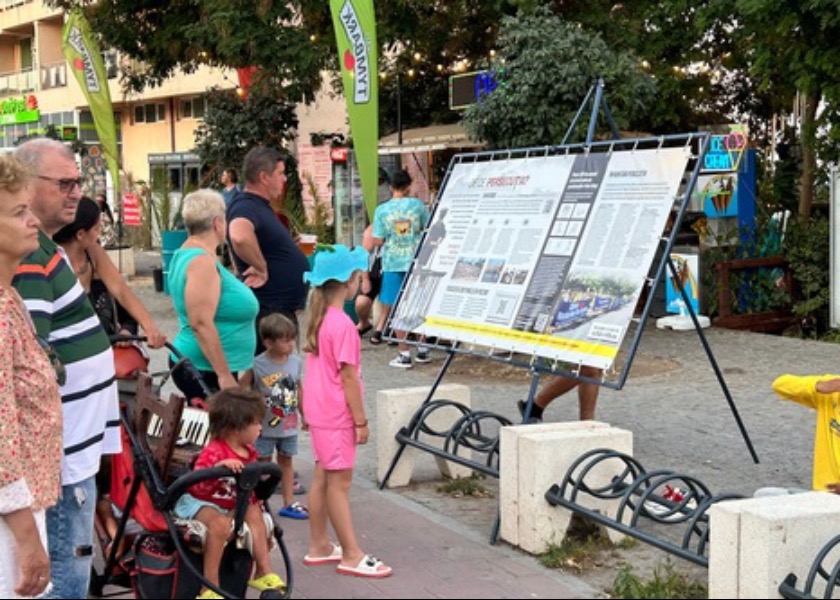 Image for article Romanians Support Truthfulness, Compassion, and Forbearance at Informational Events to Introduce Falun Dafa