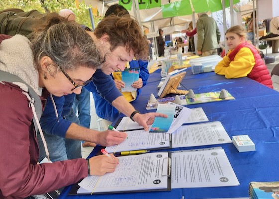 Image for article Ghent, Belgium: People Sign Petition Calling to End the Chinese Communist Regime’s Persecution of Falun Dafa