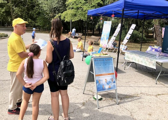Image for article Bulgarians Praise the Power of Falun Dafa at 10th Annual “Hello, Health!” Festival