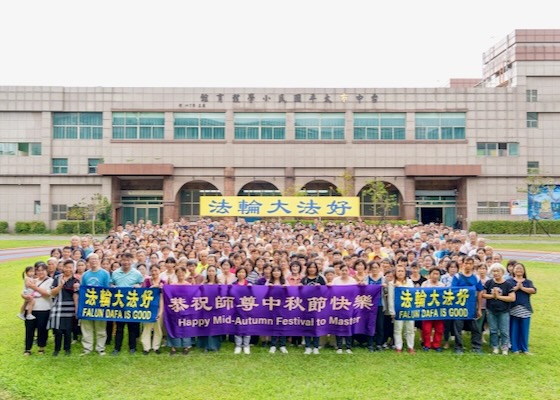 Image for article Practitioners in Central Taiwan Express Sincere Gratitude Ahead of the Mid-Autumn Festival