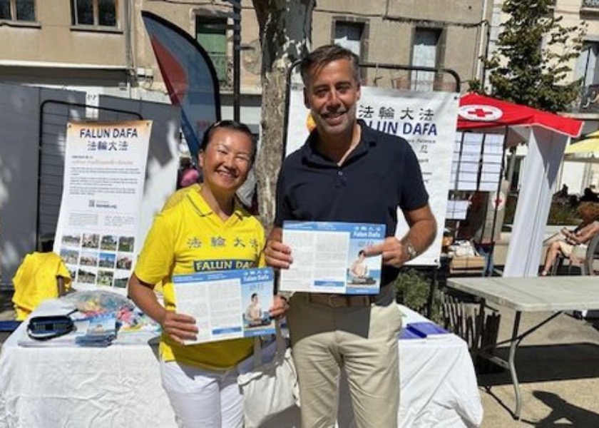 Image for article France: Falun Dafa Welcomed at Association Forum in Agde City
