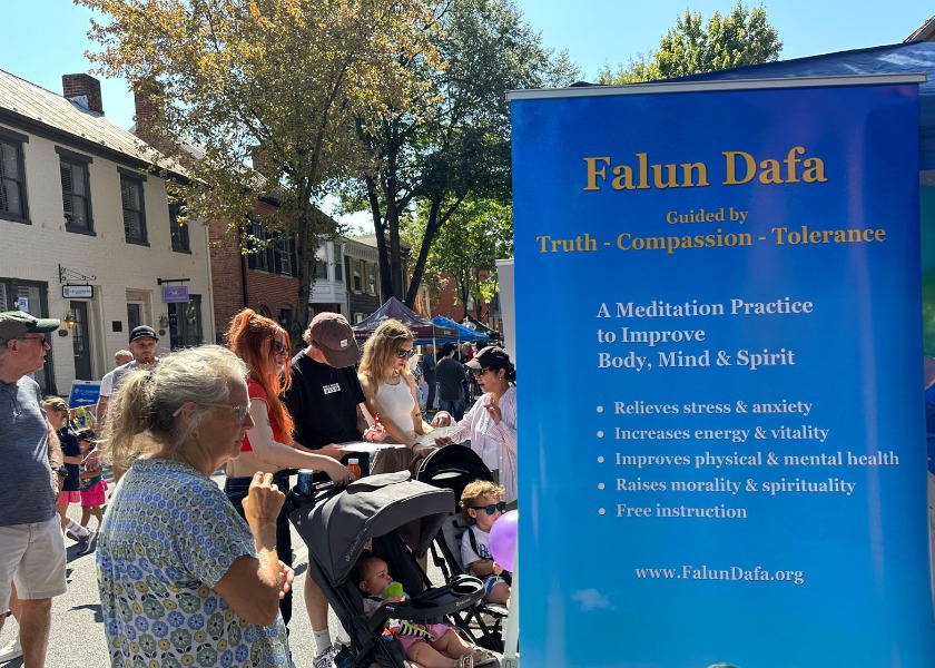 Image for article Maryland, USA: Introducing Falun Dafa at the In the Streets Festival in Frederick