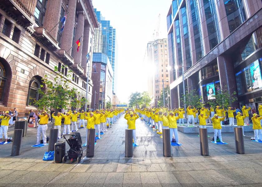 Image for article Sydney: Group Practice Attended by Hundreds of Practitioners From All Over Australia