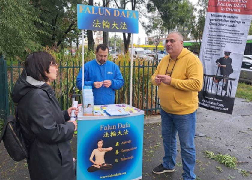 Image for article Falun Dafa’s Values Resonate During Activities in Romania
