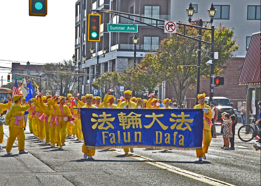 Image for article Seaside Heights, New Jersey: Falun Dafa Group Performs in Columbus Day Parade, Celebrating Freedom and Heritage