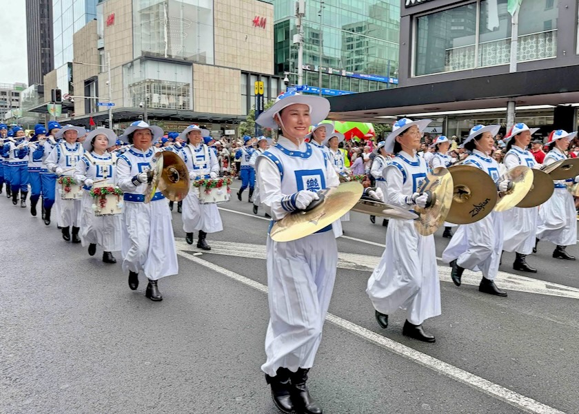 Image for article New Zealand: Practitioners Participate in Five Christmas Parades
