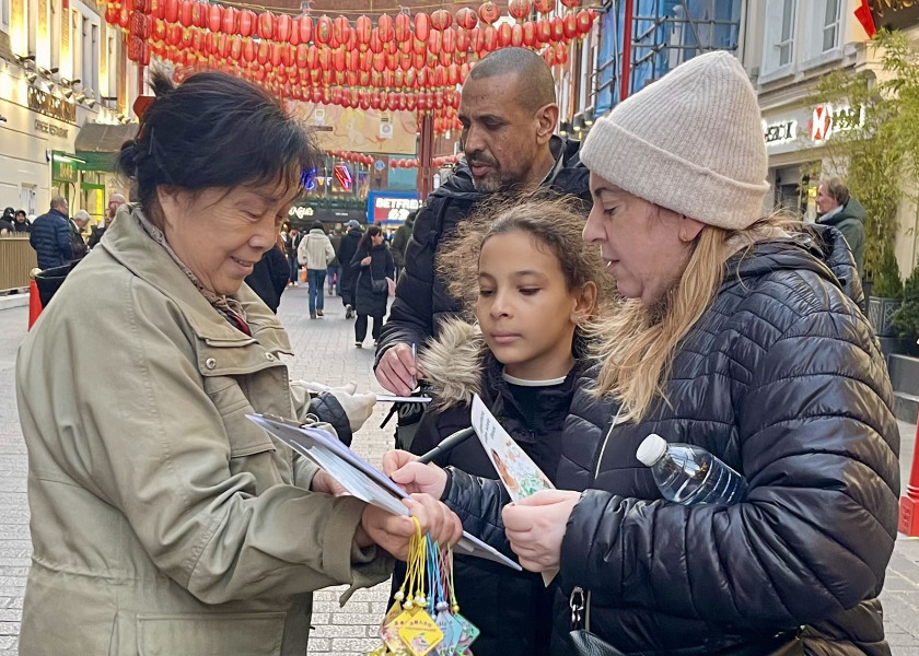 Image for article London, UK: Public Opposition to Persecution of Falun Dafa