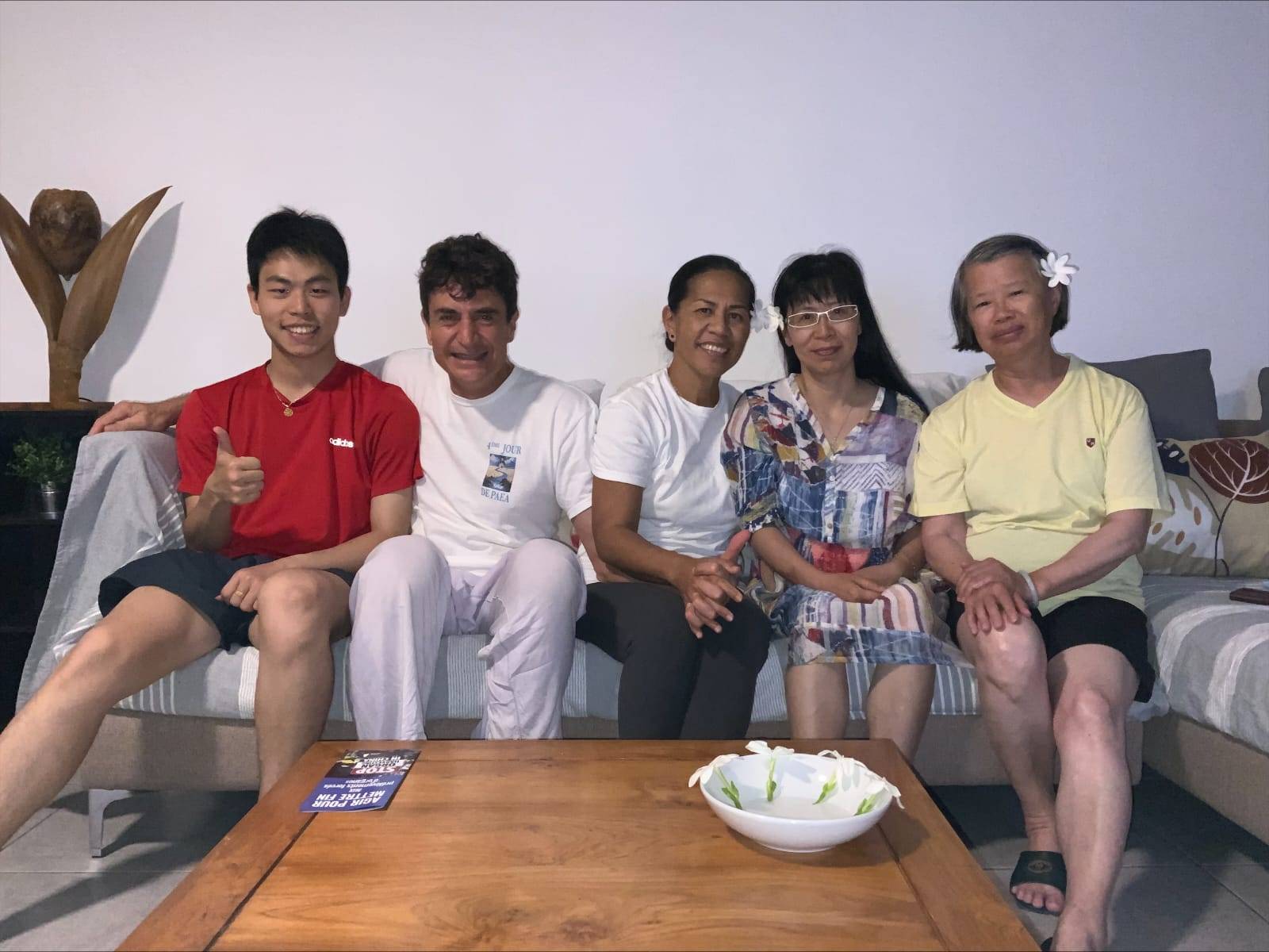 Image for article Tahiti: Residents Learn About Falun Dafa, Largest Local Media Interviews Practitioners