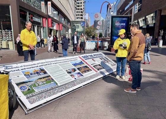 Image for article The Netherlands: Falun Dafa Practitioners Raise Awareness of the Persecution