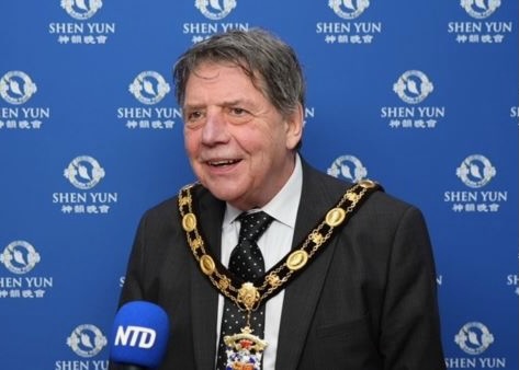 Image for article The UK: Llandudno Mayor Issues Letter of Commendation to Shen Yun Performing Arts