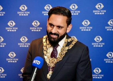 Image for article United Kingdom: Mayors Impressed by Shen Yun’s High Artistic Level