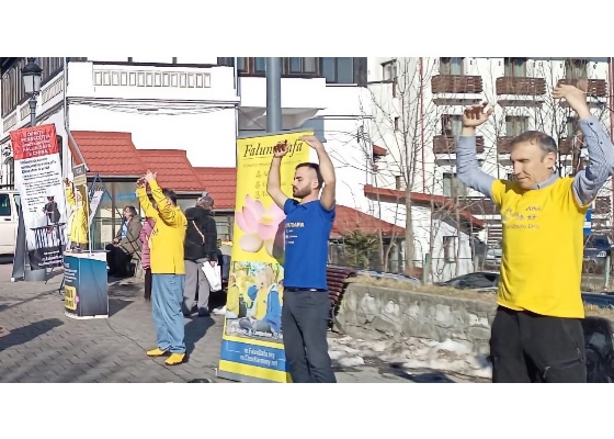 Image for article Romanians Praise Falun Dafa’s Principles: Truthfulness, Compassion, Forbearance